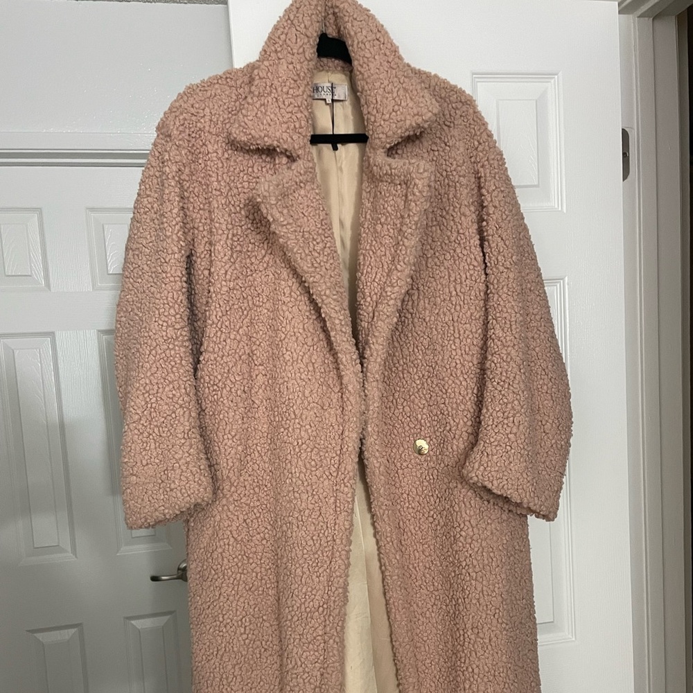Shaggy long coat color is a light mauve